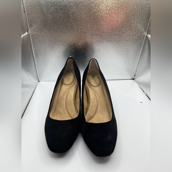 Elegant Black Women's Pumps - Picture 1 of 4